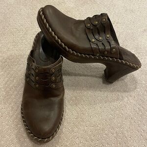 Brown Frye Boots leather clogs studded mule heels boho vibe size 9.5-10